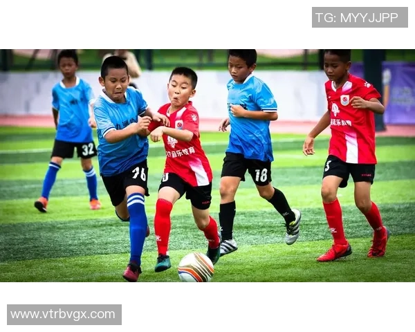 80后足球女星风采展现青春风貌 引领女性足球新潮流