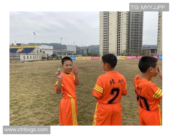 《从街头到绿茵场足球少年逆袭路》 《从街头到绿茵场足球少年逆袭路》