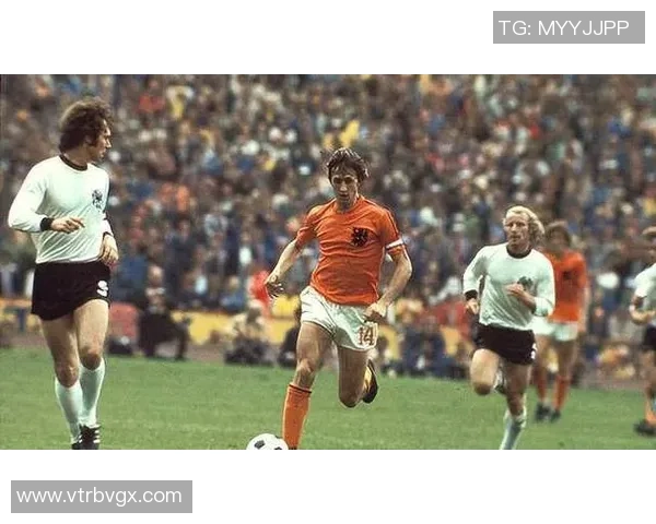 优雅踢法与华丽技巧相融合的足球球星风采解析 优雅踢法与华丽技巧相融合的足球球星风采解析