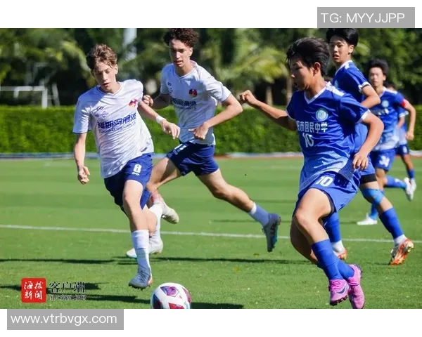 戴红帽子驰骋绿茵场的足球巨星是谁他如何成就自己的传奇之路